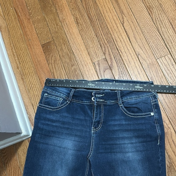 Wallflower Women's Blue Jeans - Picture 8 of 8